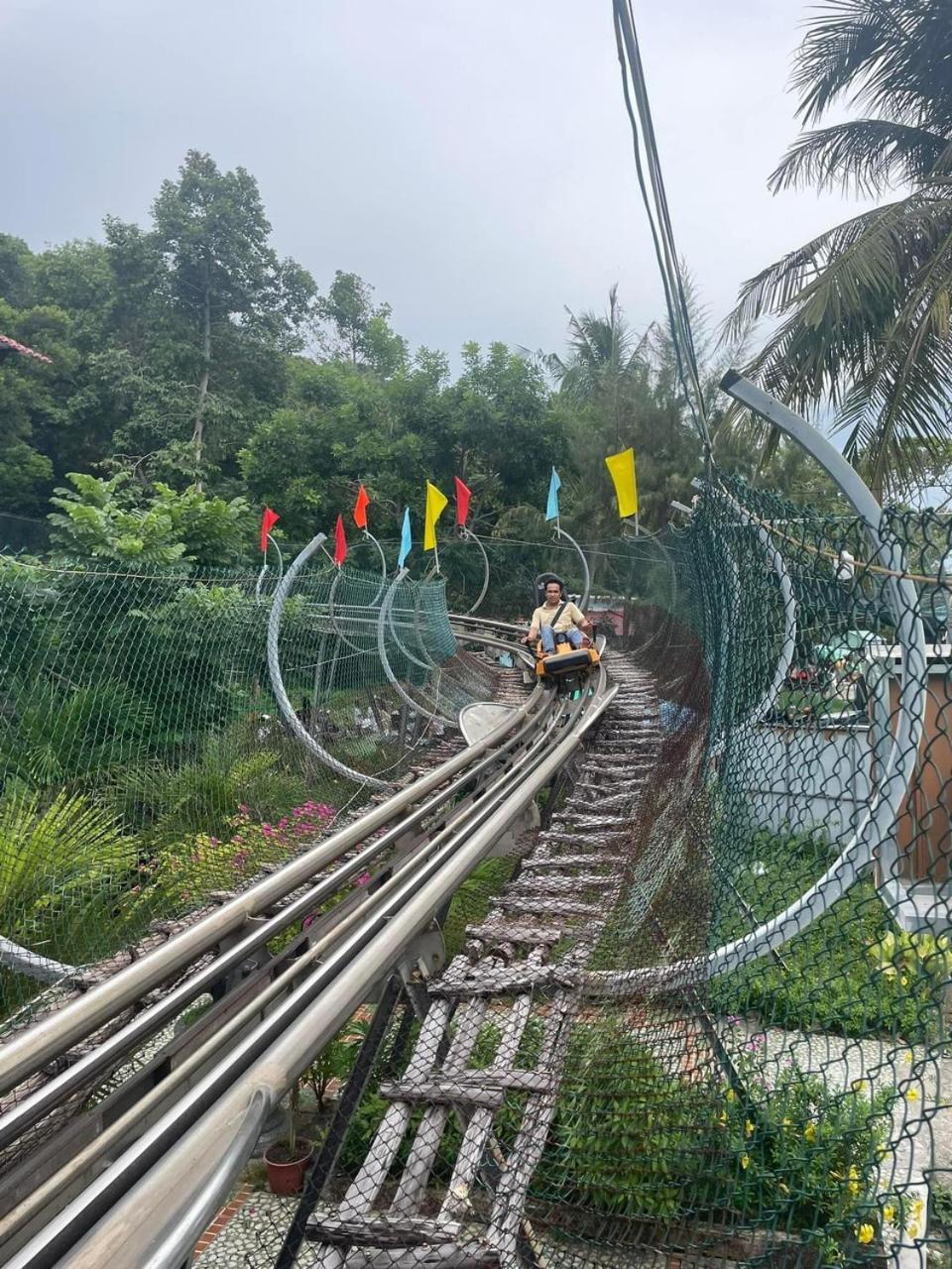 ホテル Khach San Bien Tay ハティエン エクステリア 写真